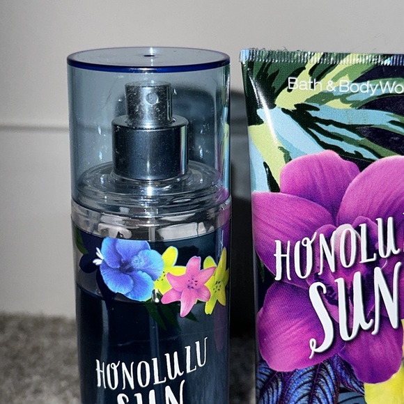 **LIKE NEW BATH & BODY WORKS SET - Picture 3 of 5